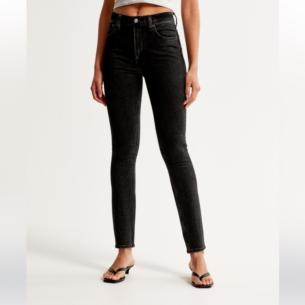 NEW (NWOT) A&F High Rise Skinny Jean - size 28 / 6 in black wash